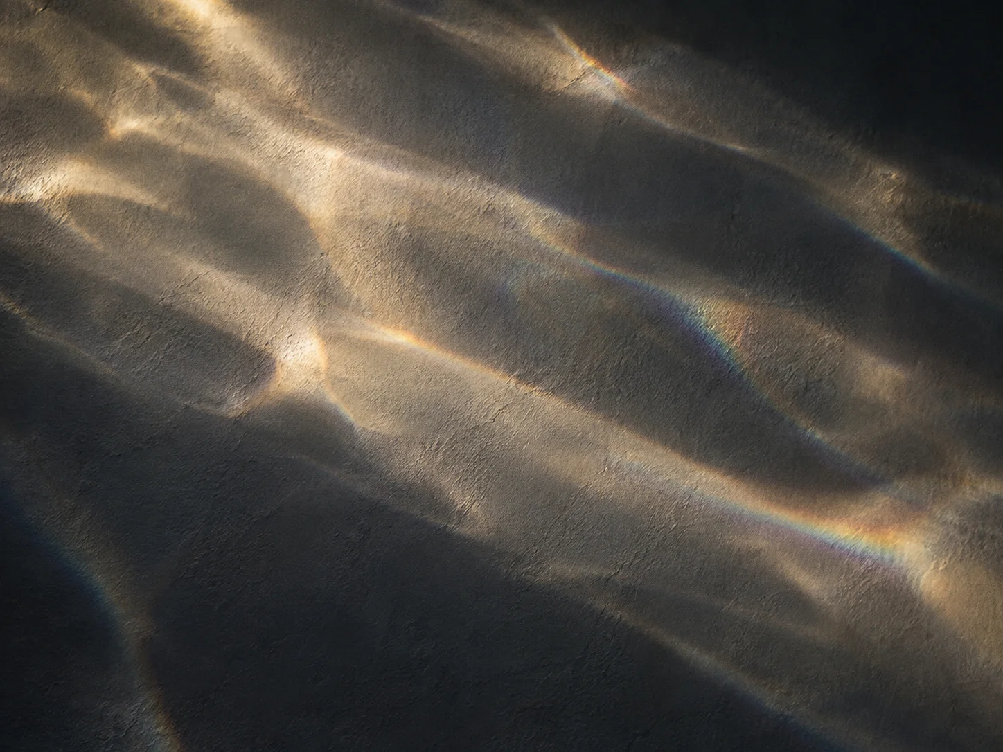素材_Spectral Light Across Dark Plaster — AI-generated photograph